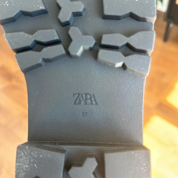 Zara Quilted Boots - Picture 4 of 4